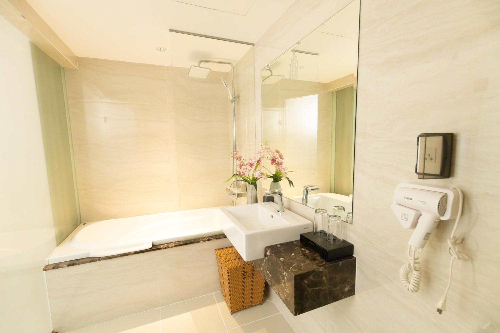 Nicecy Suite Hotel & Spa Ho Chi Minh City Exterior photo